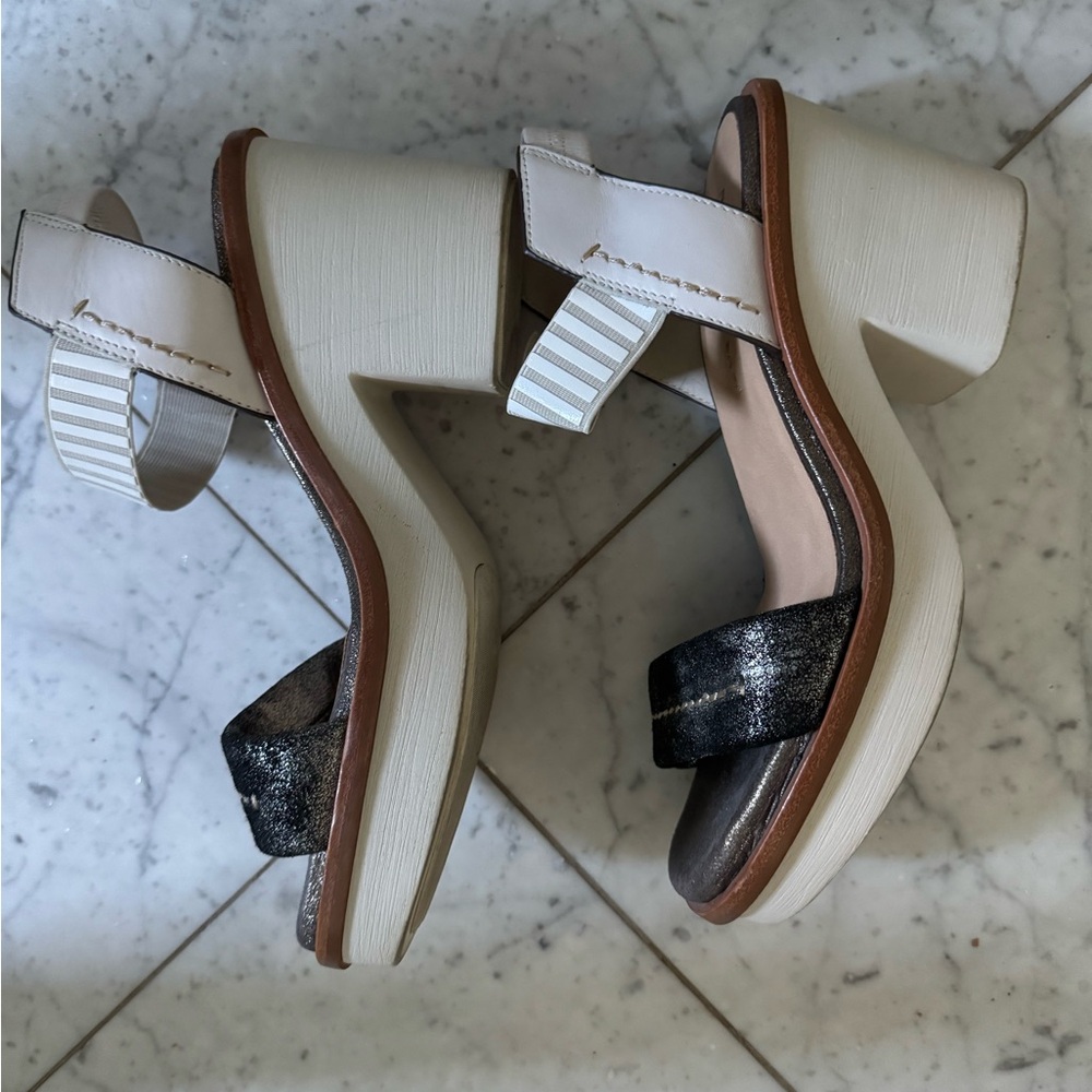 Size 11 naked feet chunky basalt heels in great condition
